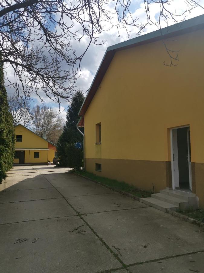 Podlovics Tanya Panzio Apartment Kemecse Exterior foto