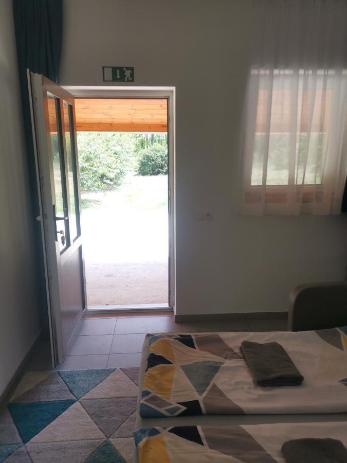 Podlovics Tanya Panzio Apartment Kemecse Exterior foto