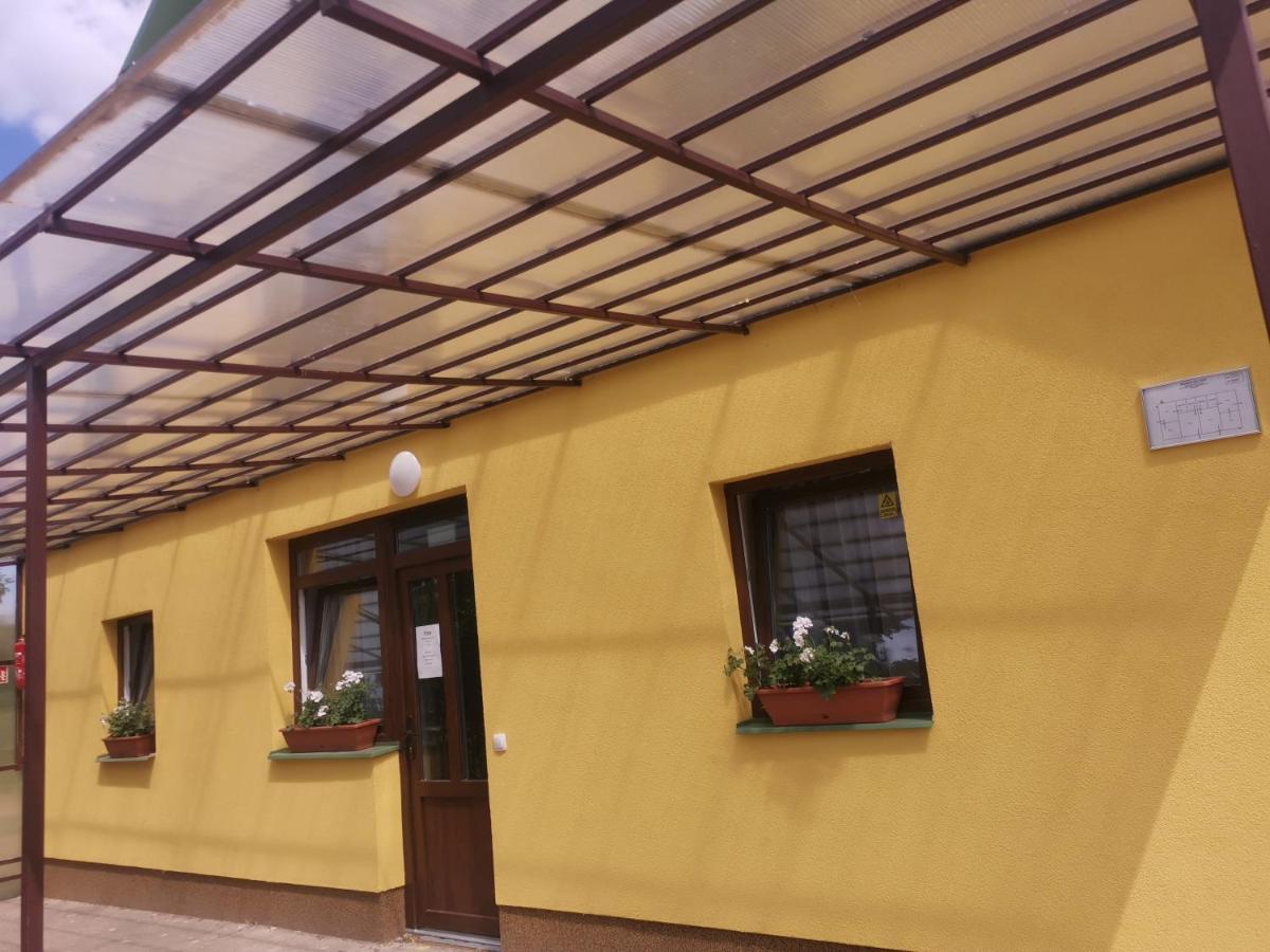 Podlovics Tanya Panzio Apartment Kemecse Exterior foto