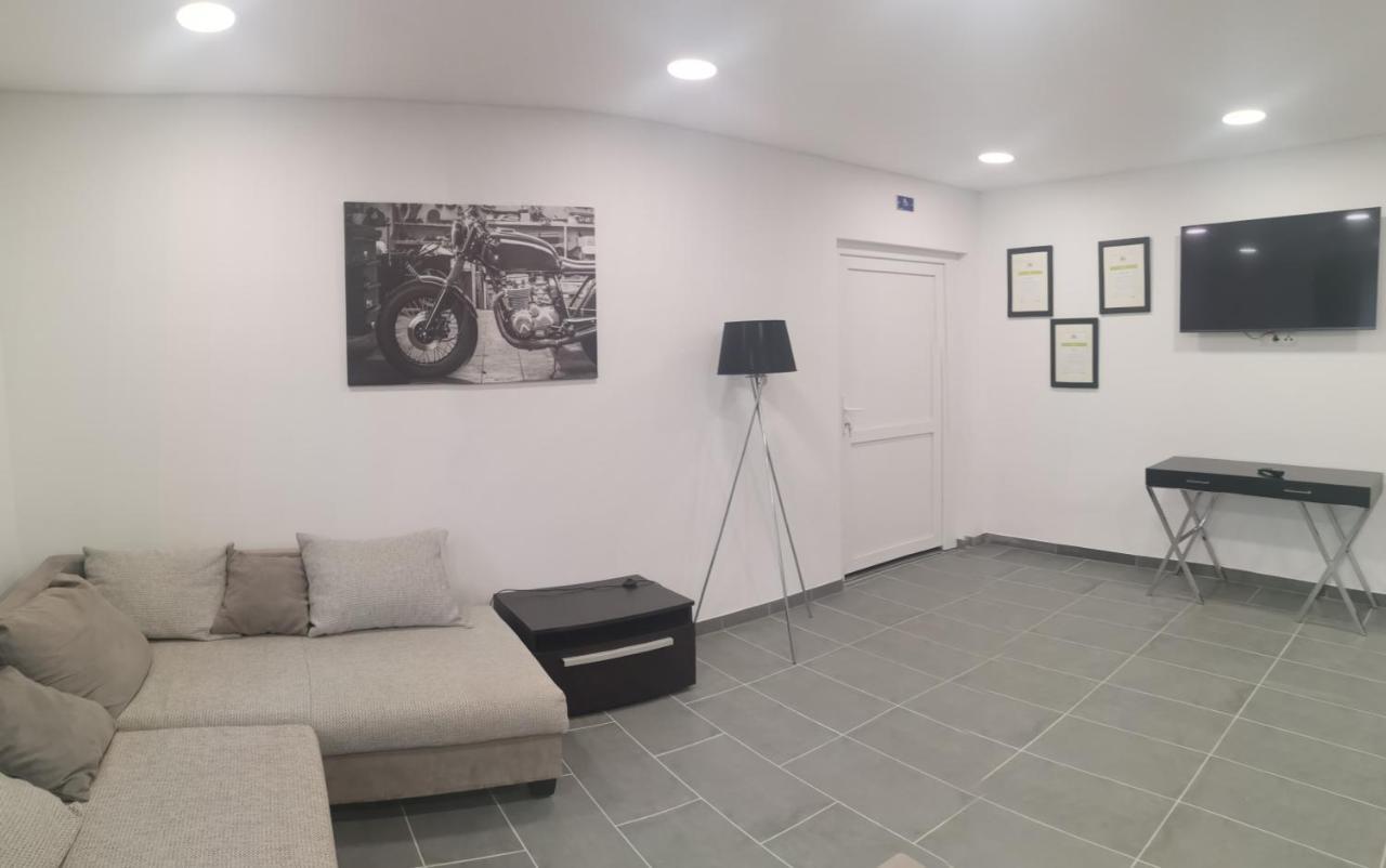 Podlovics Tanya Panzio Apartment Kemecse Exterior foto