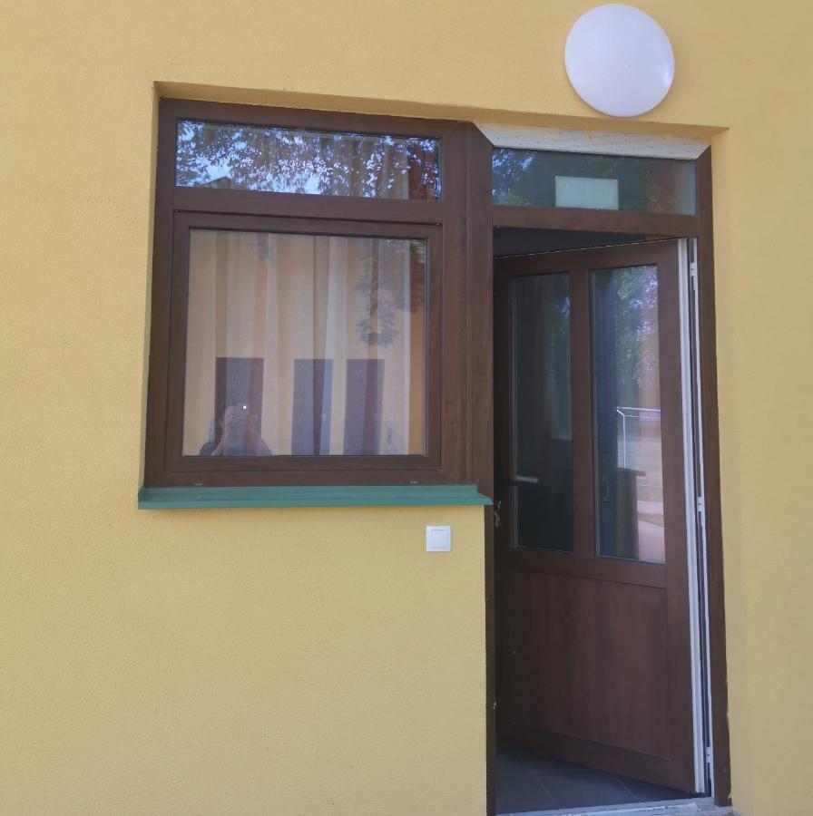 Podlovics Tanya Panzio Apartment Kemecse Exterior foto