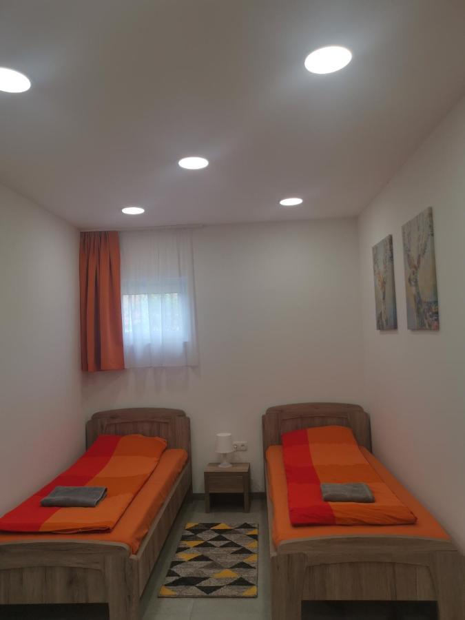 Podlovics Tanya Panzio Apartment Kemecse Exterior foto